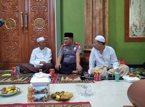 Dikreg 62 Bagikan Takjil ke Pemudik dan Bukber Jama’ah Masjid