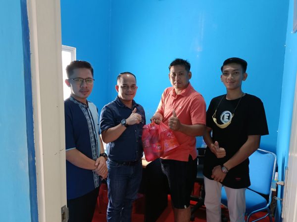 PWI TUBA Berikan Bingkisan Lebaran ke Anggota