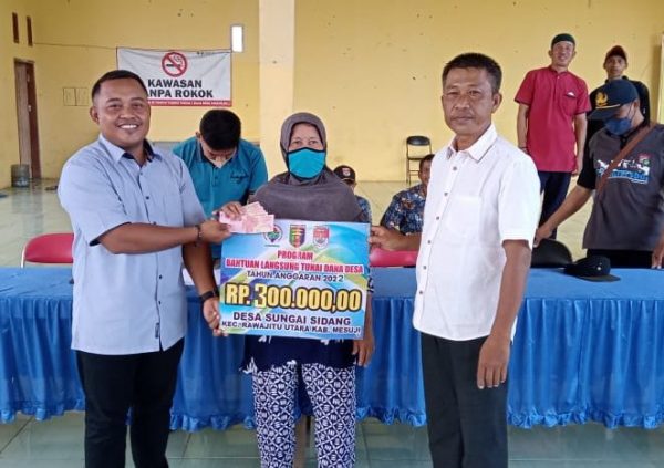 Desa Sungai Sidang Bagikan BLT DD