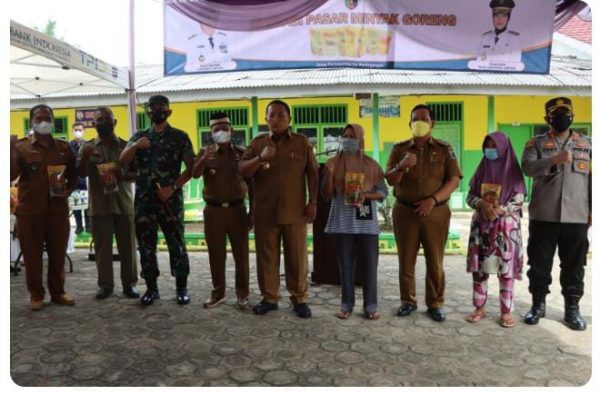 Bupati Dan Wakil Dampingi Gubernur Cek Harga Minyak Goreng Di Purbalinggo