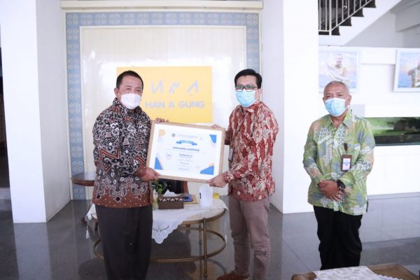 Gubernur Arinal Terima Penghargaan PEMDA Penyaluran DAK Fisik Tercepat Tahun 2021