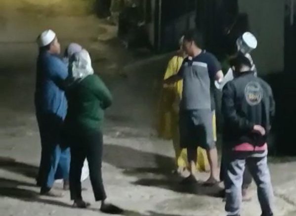 Istri Labrak Suami Sedang Asik Bersama Selingkuhan