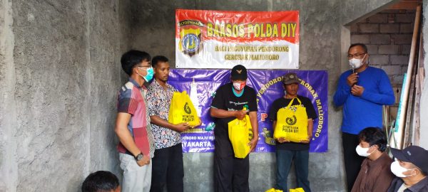 Terdampak Relokasi, Paguyuban Pendorong Gerobak Malioboro Diberikan Polda DIY BantuanĀ