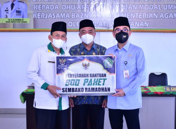 Adipati Kukuhkan UPZ dan Serahkan Bantuan Modal Usaha UMKM dan Bantuan Sembako Kepada Mustahiq