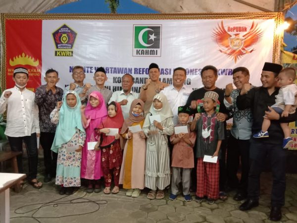 Ketua KAHMI Bandar Lampung Berbagi Santunan Anak Yatim Dalam Buka Bersama Dengan KWRI