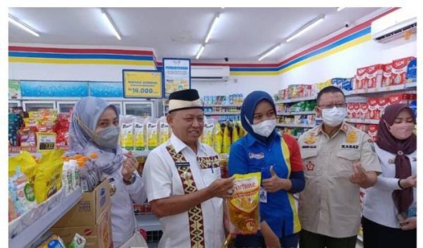 Dawam Rahardjo Monitoring Harga Minyak Goreng Di Kec Sekampung