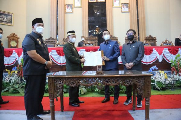 Bupati Lampung Timur Hadiri Paripurna LKPJ 2021