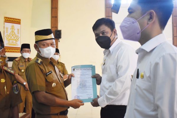Bupati Lampung Timur Serahkan SK CPNS Tahun 2021