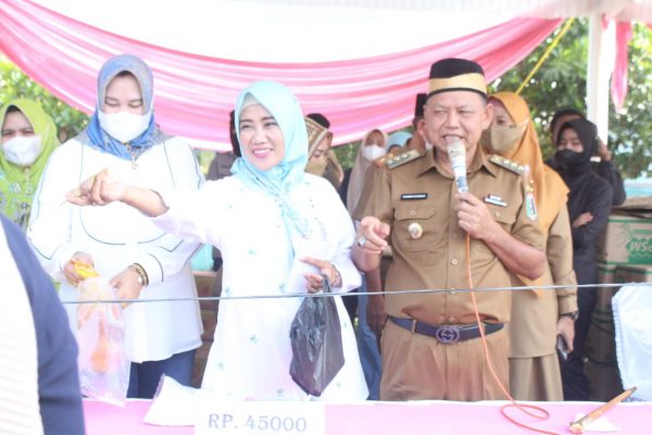 Dawam Rahardjo Buka Pasar Murah Di Kecamatan Batanghari