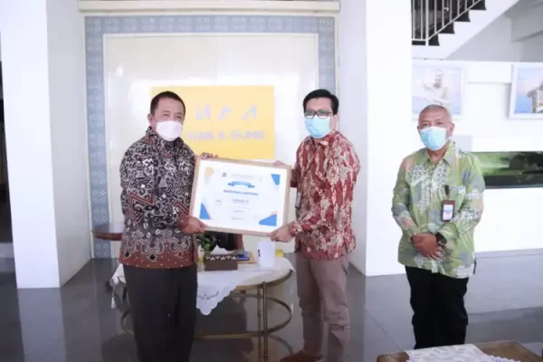 Gubernur Arinal Terima Penghargaan PEMDA Penyaluran DAK Fisik Tercepat Tahun 2021