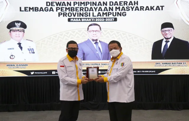 Anggota DPD RI Ahmad Bastian Dilantik Ketua LPM Lampung, Gubernur Arinal Minta Para Pengurus Majukan Desa