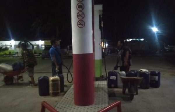 Lapor Pak Kapolres, SPBU 24.345.23 Negeri Baru Way Kanan Layani Ngecor Pertalite Gunakan Jerigen