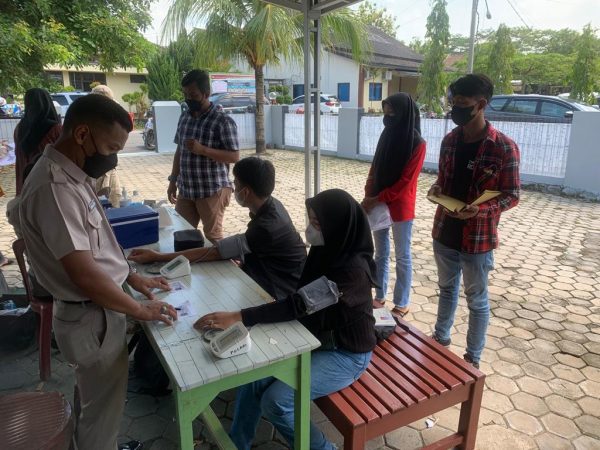 Banyak Warga Urus SKCK, Polres Way Buka Layanan Vaksinasi