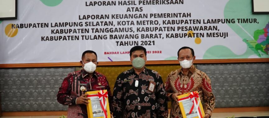 Ketua DPRD Lamsel Hadiri Penyerahan LHP dan LKPD Tahun 2021