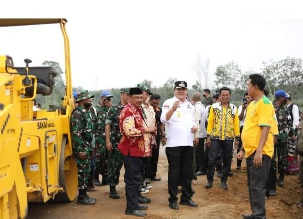 Bupati Musa Ahmad Buka Program Tentara Manunggal Membangun Desa