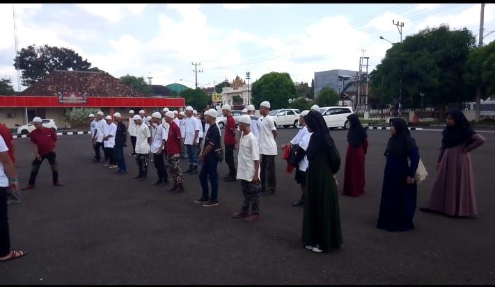 Polres Metro Bina dan Pulangkan 32 Anak Punk