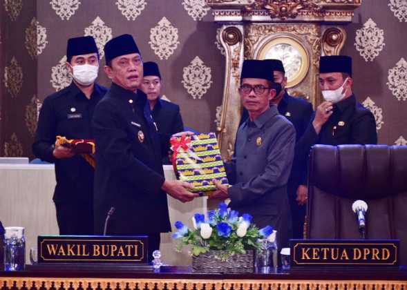 Rapat Paripurna DPRD Penyampaian Raperda Pertanggungjawaban Pelaksanaan APBD Way Kanan Tahun 2021