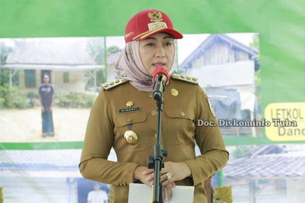 Winarti Louching Program Bedah Rumah di Kampung Ringin Sari