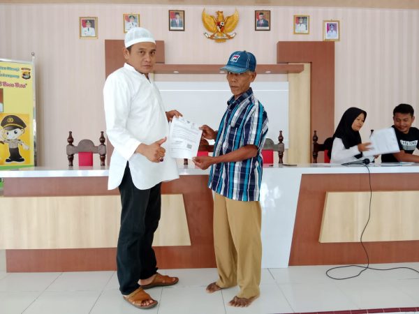 27 KPM Desa Mekarsari Terima Bantuan Sembako