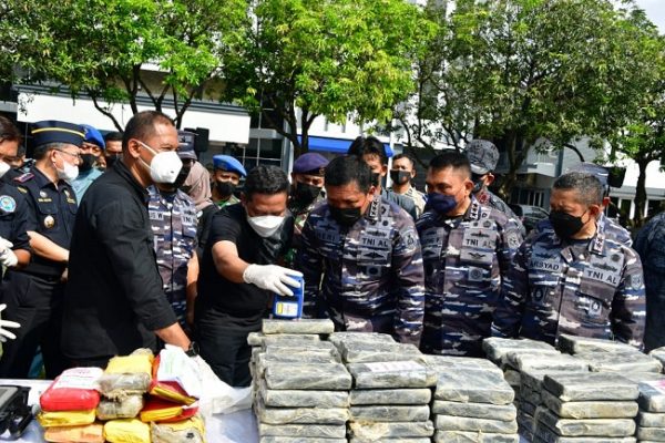 KAL Sanghiang Temukan 79 Kg Kokain Senilai Rp1,25 Triliun di Perairan Selat Sunda