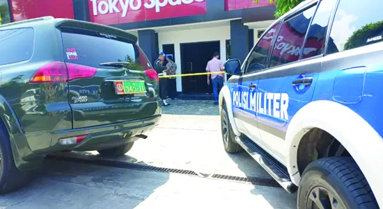 Polisi Tangkap Dan Serahkan Pelaku Penusukan di Cafe Tokyo Space di POM TNI-AD