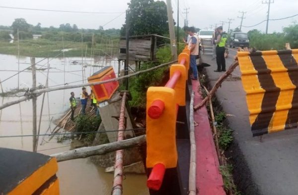 Waspada! Satu Beton Jembatan Cakat Jalan Lintas Timur Amlas