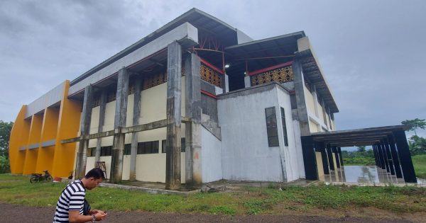 GOR Mini Ratu Tanggamus Rp17,5 Miliar Baru Diresmikan Bupati Ternyata Belum Rampung Dan Sudah Rusak?
