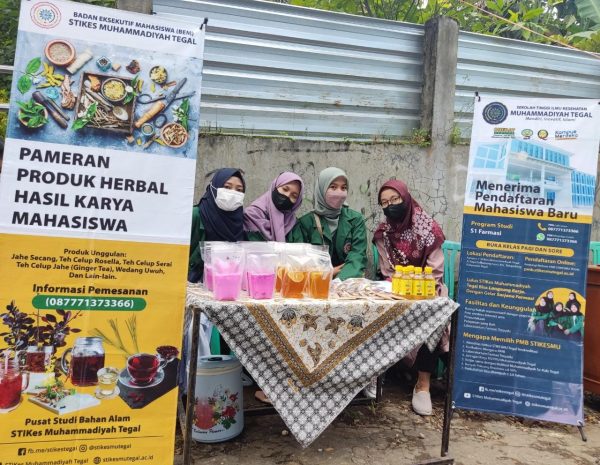 Mahasiswa Farmasi STIKes Muhammadiyah Tegal Pamer Produk Herbal