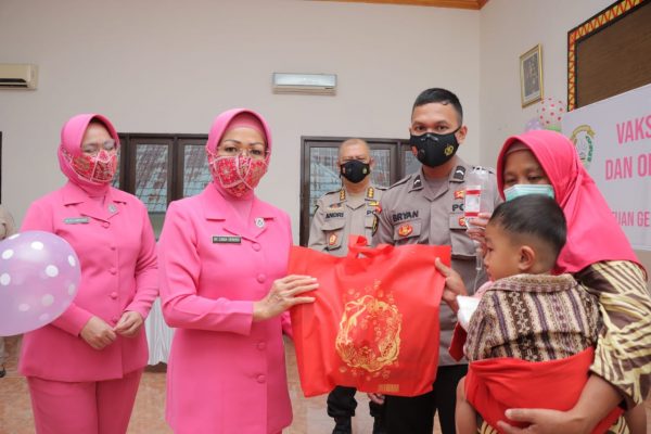 Rangkaian HKGB ke-70 Bhayangkari Polda Lampung Bhakti Kesehatan Operasi Celah Bibir Sumbing