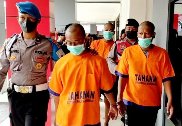 Tiga Orang Mengaku Wartawan Rangkap LSM Terjaring OTT Peras Gay Modus Umpan Brondong