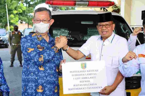 Gubernur Arinal Serahkan Bantuan 1 Unit Ambulans UntukIkam Pagar Dewa