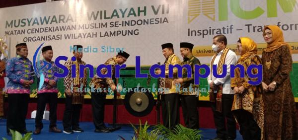 Prof Arif Satria Bersama Gubernur Buka Muswil ICMI Lampung