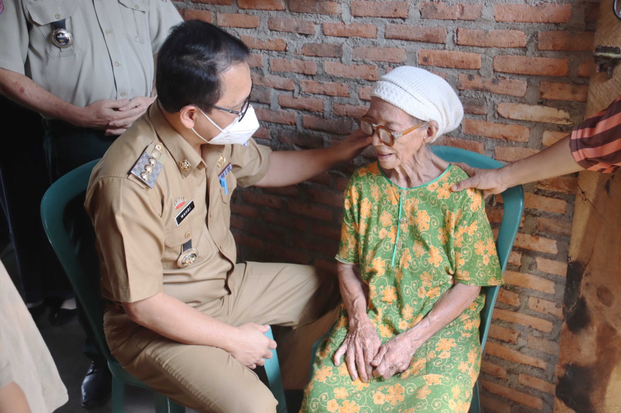 Siti Suratmi Korban Kebakaran Dapat Bantuan Pemkot