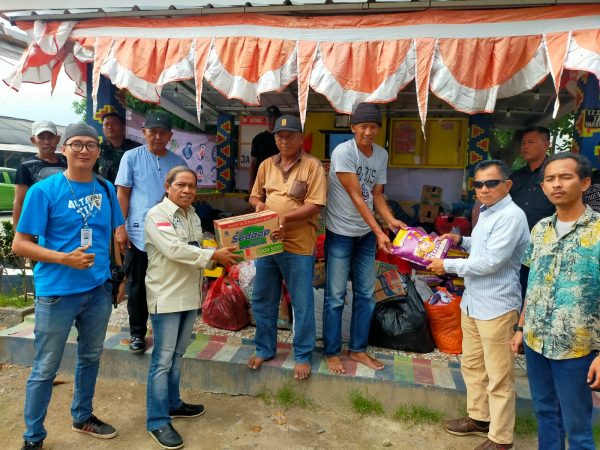 Redaksi Sinarlampung.co Salurkan Donasi Sepekan Untuk Korban Kebakaran Bedeng Arab