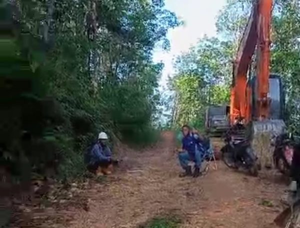 Gunakan Alat Berat Penambangan Emas Ilegal Ojolali dan Bukit Jambi Way Kanan Bebas Beroperasi, Ada Backing Pejabat dan Orang Partai?
