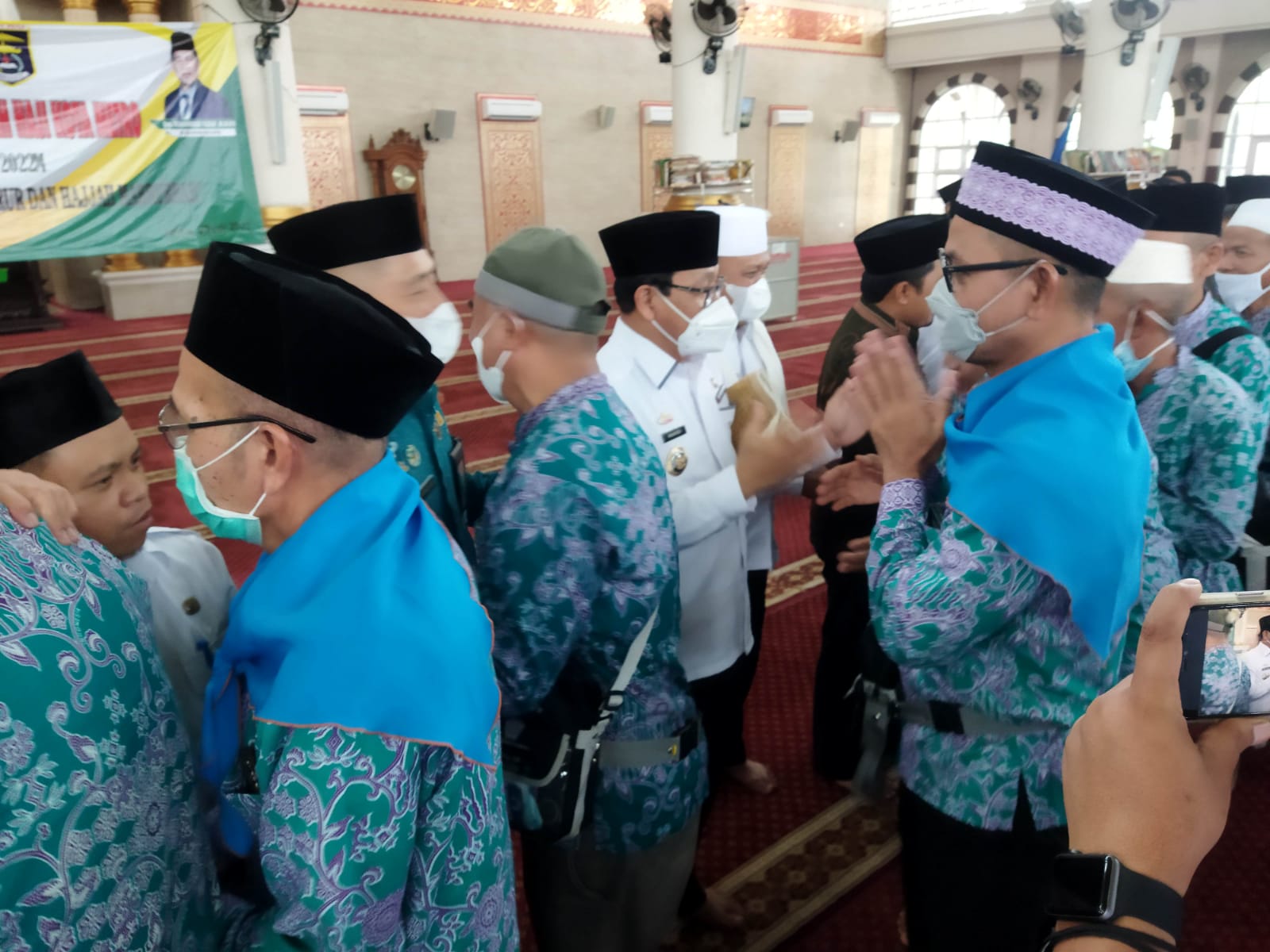 Tiba Di Metro, kepulangan 202 Jamaah Haji Disambut Wahdi