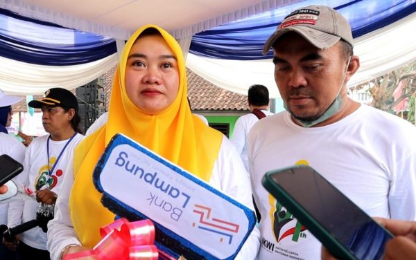 Istri Sekretaris PWI Metro, Dapat Hadiah Utama Jalan Sehat IKWI Lampung