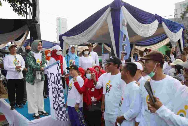 Riana Sari Arinal Lepas Jalan Sehat IKWI Lampung