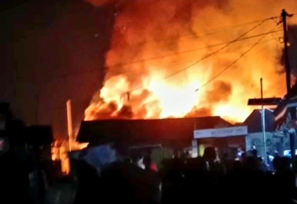 Kebakaran Bedeng Arab Pipit dan Rubi Terpanggang Berpelukan