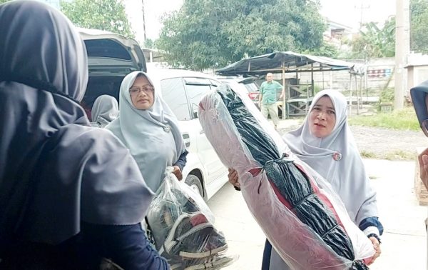 Srikandi Srimenanti Salurkan Bantuan Untuk Korban Kebakaran Bedeng Arab
