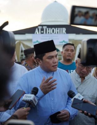 Erick Thohir Resmikan Renovasi Masjid Keluarga di Kampung Halaman