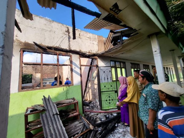 Ketua DPRD Mesuji Tinjau Yayasan Al-Falah Yang Hangus Terbakar