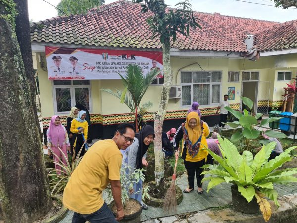Ciptakan Suasana Asri Pemkab Way Kanan Gelar Jumat Bersih