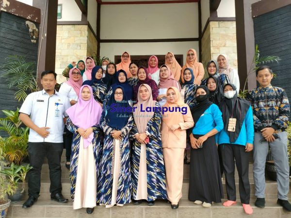 Ikatan Istri Anggota Dewan Kunjungi Dekranasda Way Kanan