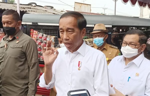 Kampanyekan Anaknya di Lampung Presiden Jokowi Ingatkan Tugas Mendag Zulkifli Hasan