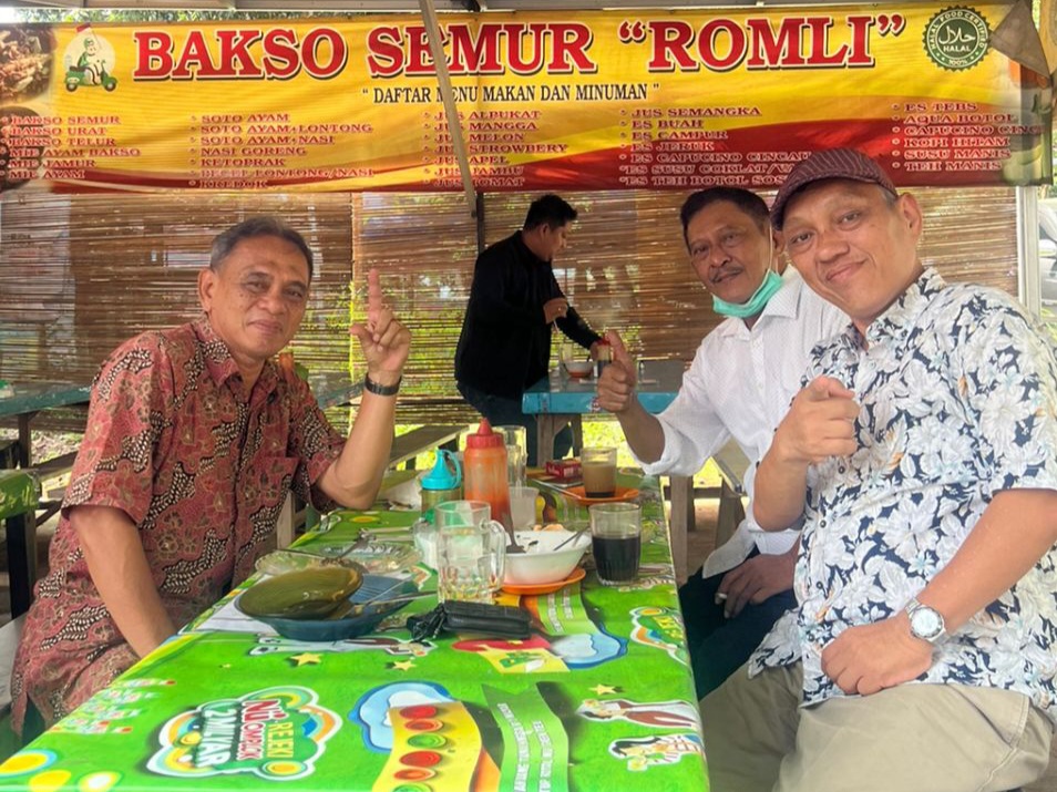 Senyum Pagi di Kantin FKIP