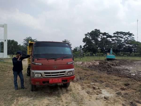 Proyek Embung UIN RIL Mirip Siluman Armada Proyek Gunakan Mobil Dinas PU Kota Bandar Lampung