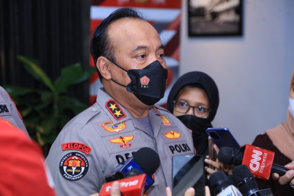 Irjen Ferdy Sambo Diperiksa Sebagai Tersangka, Sudah 56 Polisi di Proses Putri Candrawathi Masih Diam?
