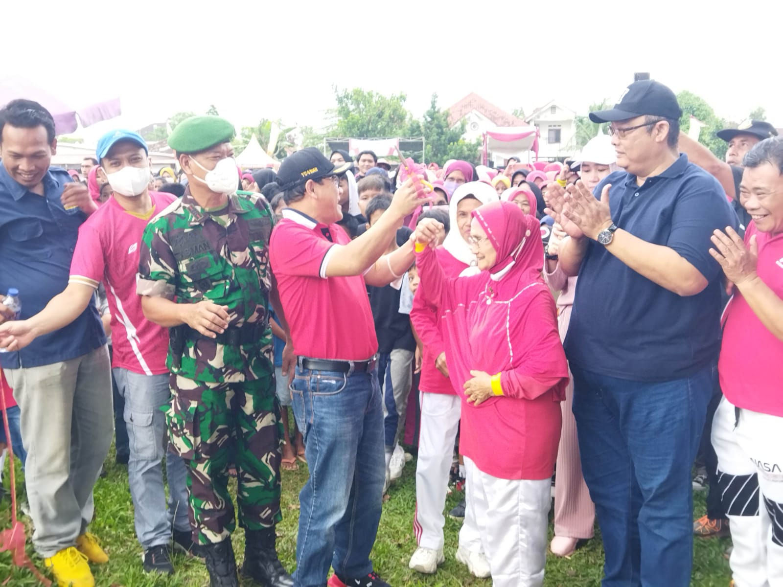 Sambut HUT RI, KT Hadimulyo Barat Gelar Jalan Sehat