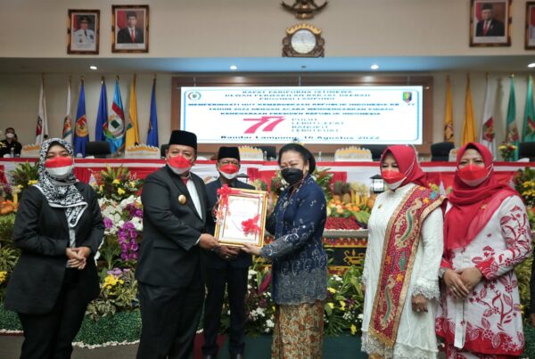 Pemprov Lampung Beri Penghargaan Mantan Gubernur Oemarsono